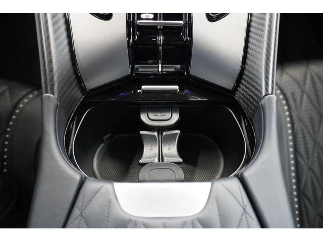 Aston Martin DB12 26