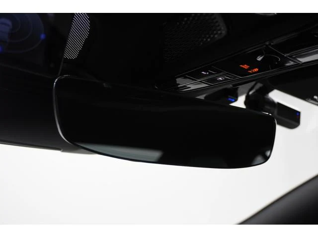 Aston Martin DB12 29