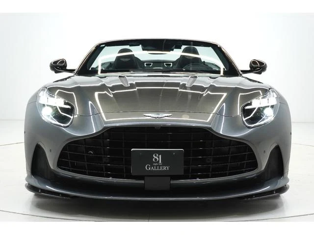 Aston Martin DB12 2