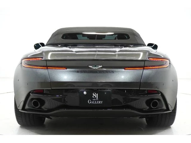 Aston Martin DB12 14