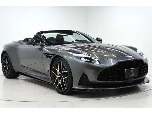 Aston Martin DB12 3