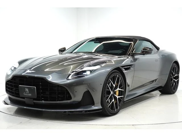 Aston Martin DB12 9