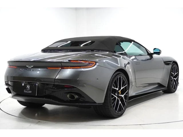 Aston Martin DB12 13