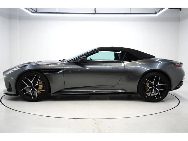 Aston Martin DB12 16