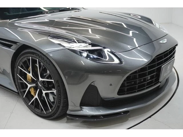 Aston Martin DB12 68