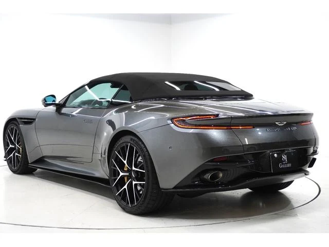 Aston Martin DB12 15