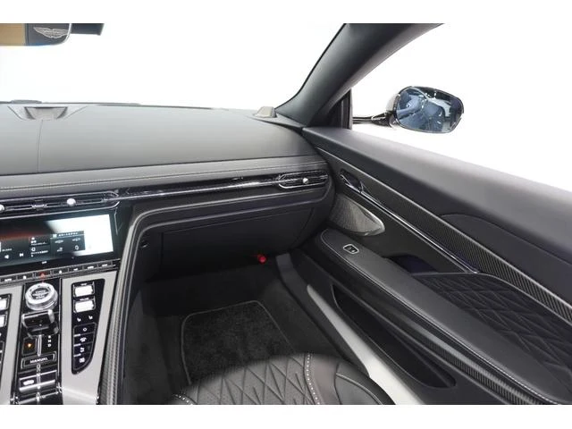 Aston Martin DB12 52
