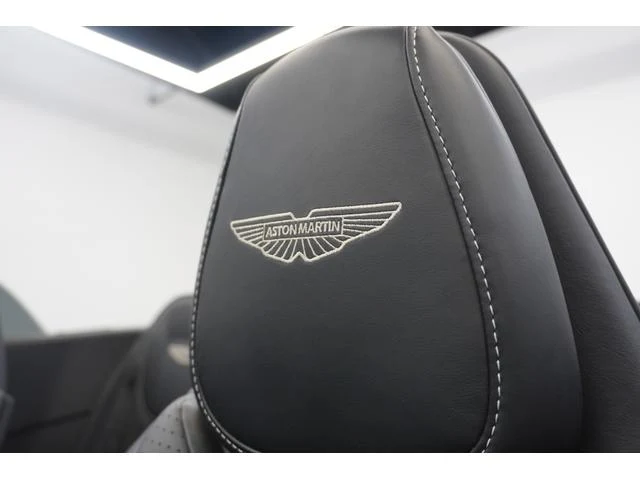 Aston Martin DB12 38