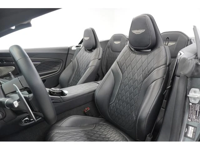 Aston Martin DB12 37