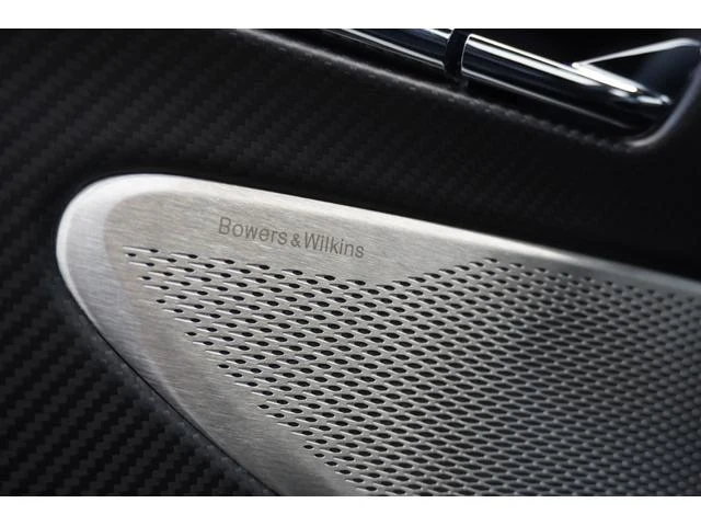 Aston Martin DB12 36