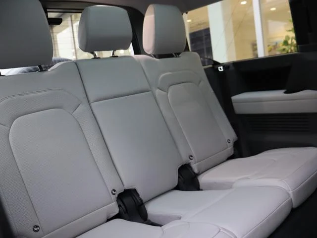 Land Rover DEFENDER 17
