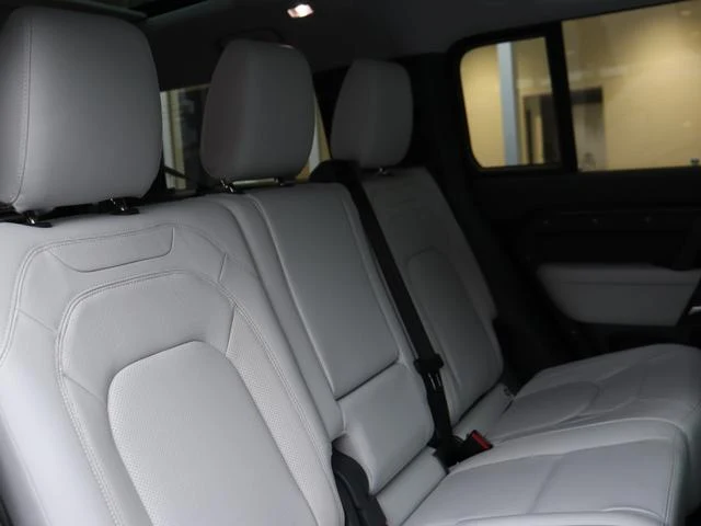 Land Rover DEFENDER 13
