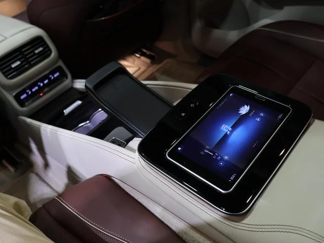MERCEDES MAYBACH GLS 26