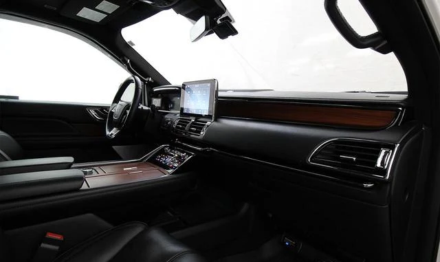 Lincoln NAVIGATOR 34
