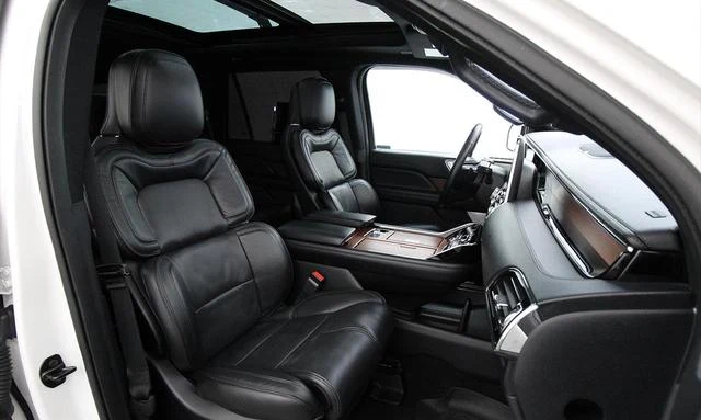 Lincoln NAVIGATOR 33