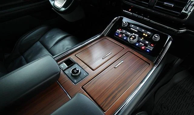 Lincoln NAVIGATOR 28