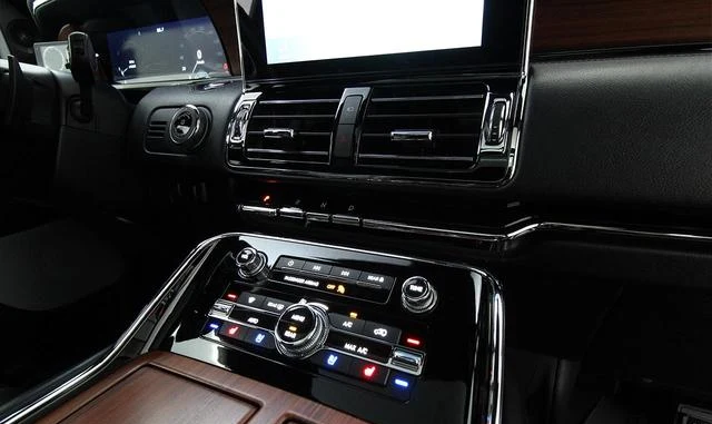 Lincoln NAVIGATOR 26
