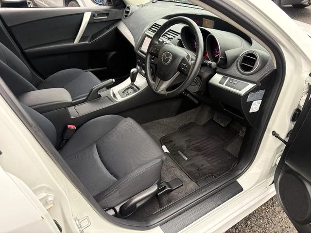 Mazda AXELA 6