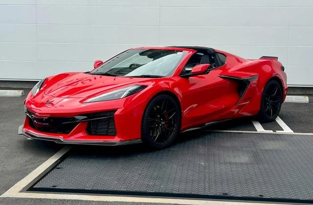 Chevrolet CORVETTE 28