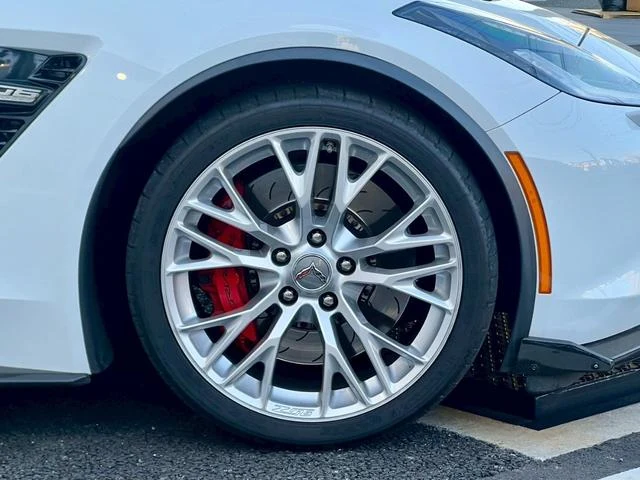 Chevrolet CORVETTE 5