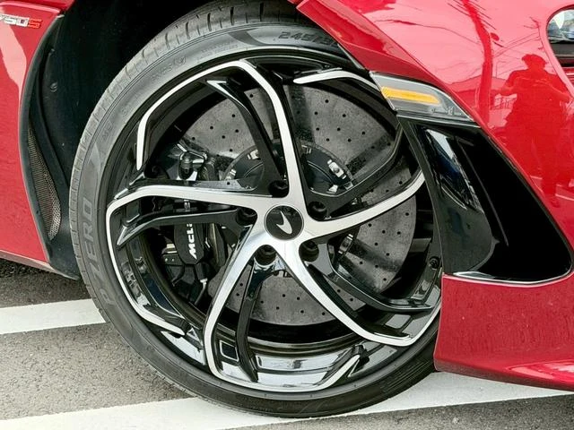 McLaren 750S 16