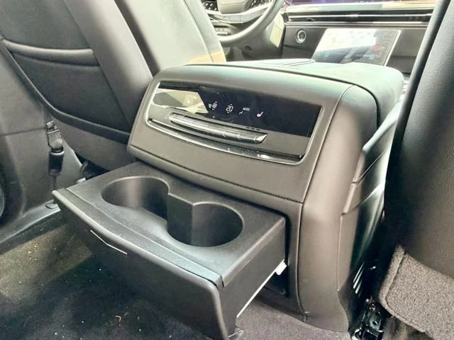 Cadillac ESCALADE 29