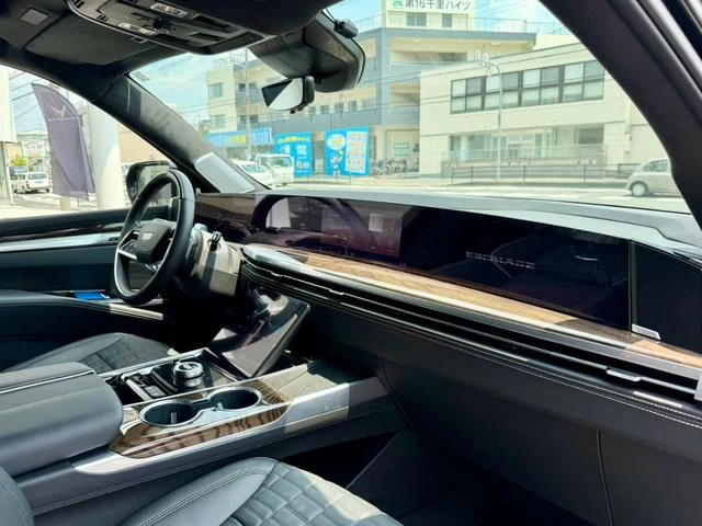 Cadillac ESCALADE 23