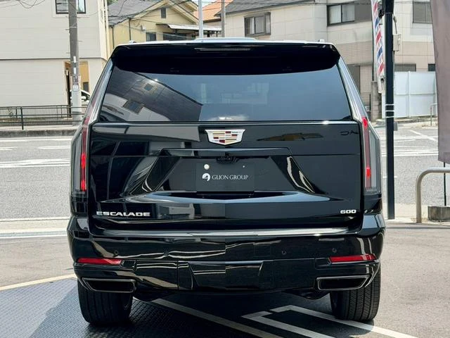 Cadillac ESCALADE 8