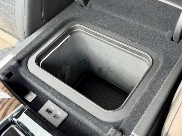 Cadillac ESCALADE 64