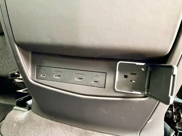 Cadillac ESCALADE 27