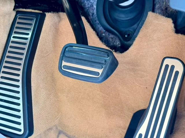 Chevrolet CORVETTE 64