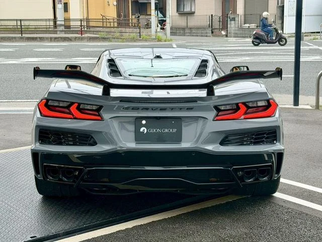 Chevrolet CORVETTE 8