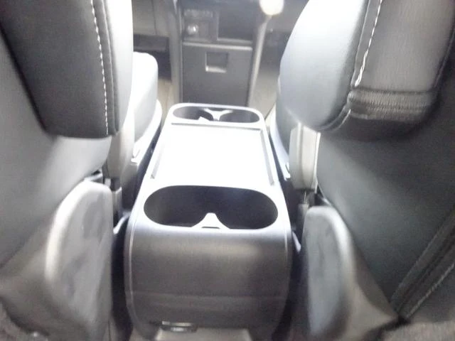 Mitsubishi DELICA 37