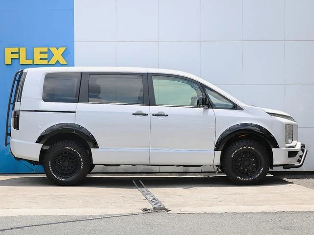 Mitsubishi DELICA 76