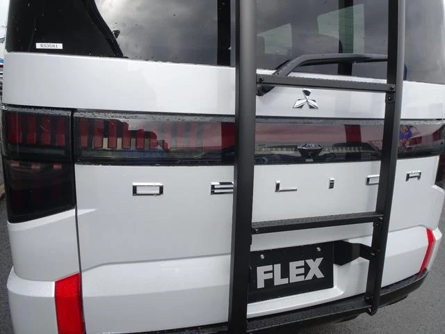 Mitsubishi DELICA 72