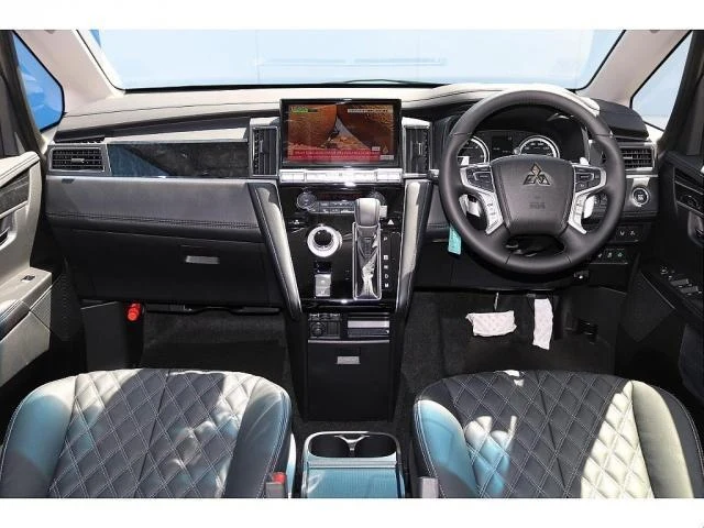 Mitsubishi DELICA 8