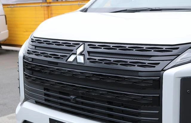 Mitsubishi DELICA 77