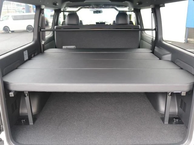 Toyota HIACE 10