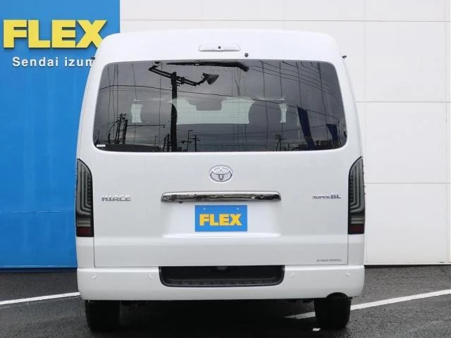 Toyota HIACE 15