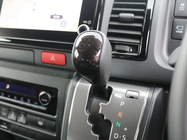 Toyota HIACE 49