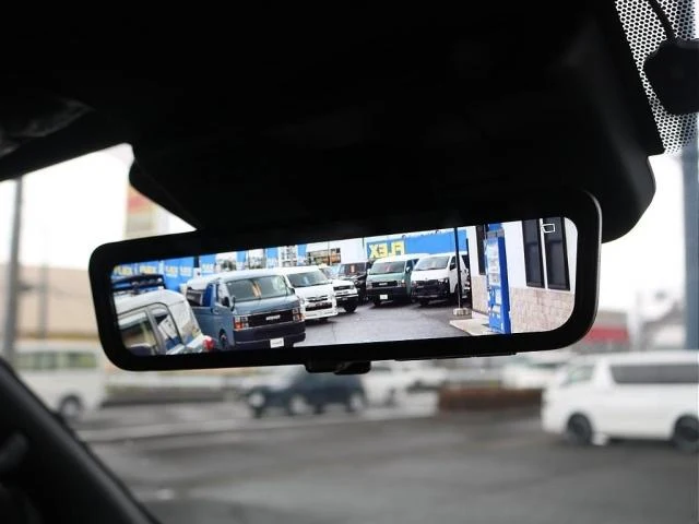 Toyota HIACE 6