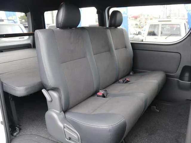 Toyota HIACE 8