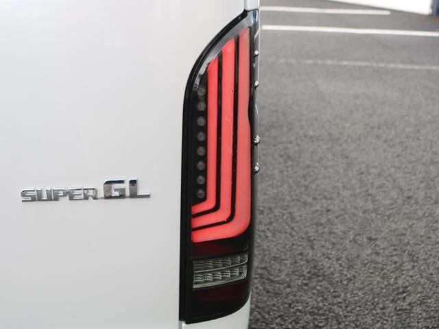 Toyota HIACE 64
