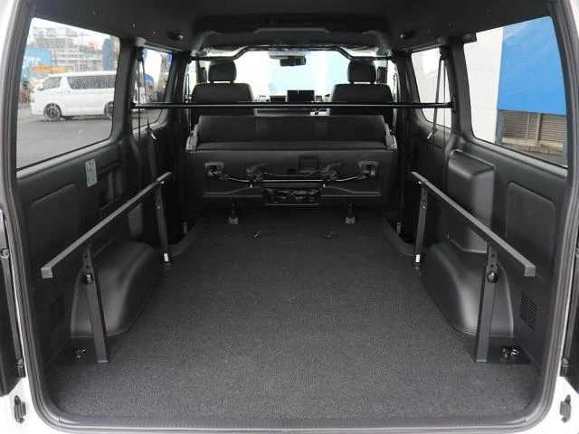 Toyota HIACE 13