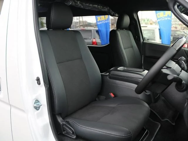 Toyota HIACE 7