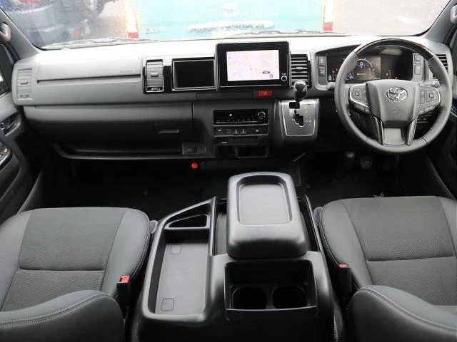 Toyota HIACE 2