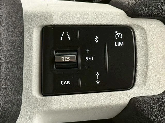 Land Rover DEFENDER 28