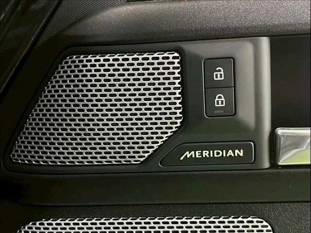 Land Rover DEFENDER 10