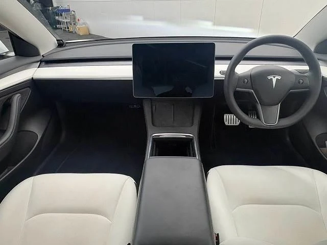 Tesla MODEL 3 2