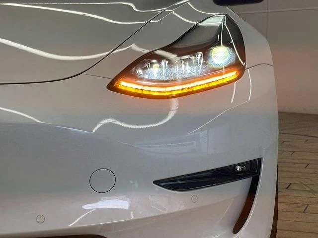 Tesla MODEL 3 63